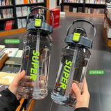 QLEENA SUPER - Erstklassige Trinkflasche perfekt für Unterwegs (1500/2000ml)